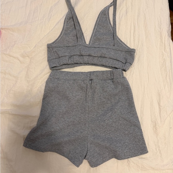 ALO Yoga Gray Ribbed Set - Picture 2 of 2